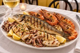 Grigliata mista di pesce con gamberoni e calamari